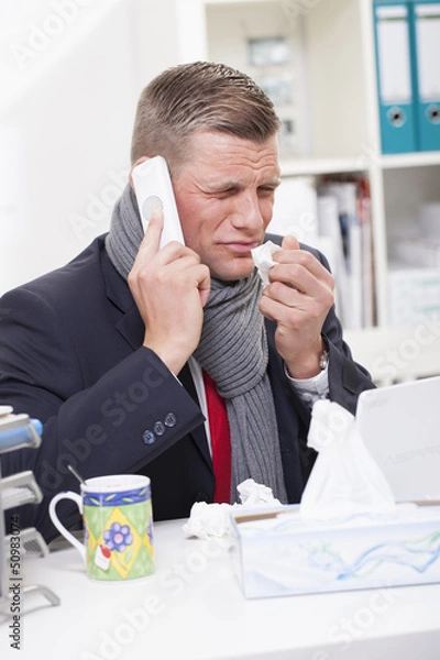 Obraz Mann mit Erkältung im Büro