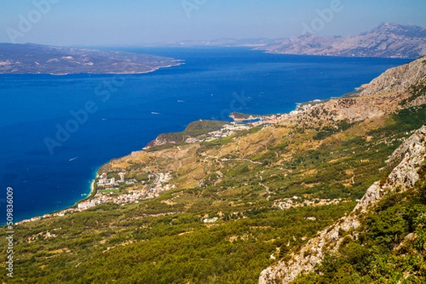 Obraz view from biokovo mountain to dalmatian coastline near baska voda, croatia