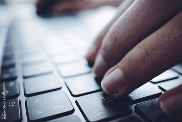 Fototapeta タイピングをする人