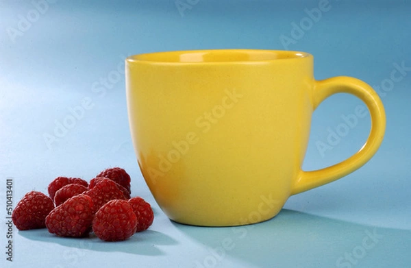 Obraz raspberry tea in a yellow cup