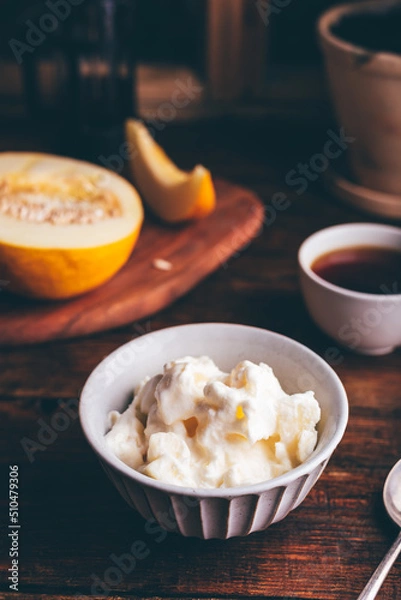 Obraz Honeydew Melon Ice Cream in Vintage Bowl