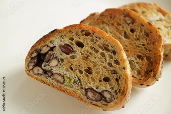 Fototapeta slice of bread  beans bread