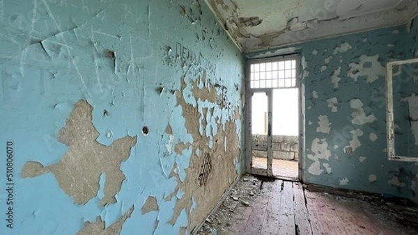 Fototapeta old abandoned building aged walls