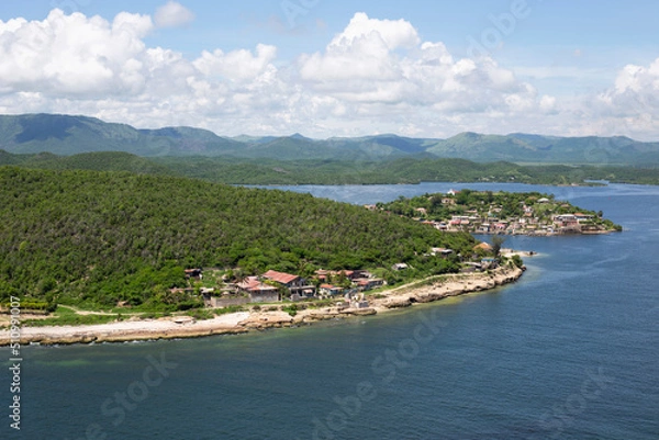 Obraz 海と空と雲と緑と町