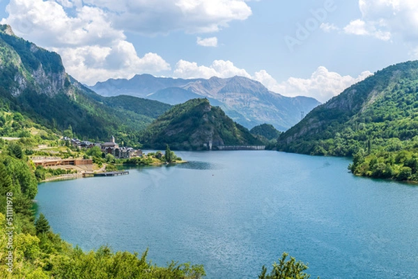 Obraz Views of the reservoir of Lanuza, Sallent de Gallego and Formigal town.