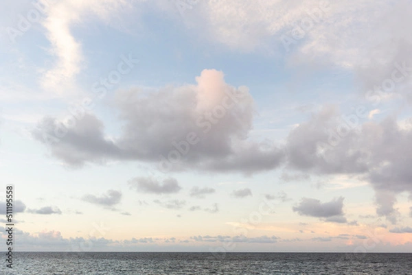 Obraz 少し色がかった空と雲