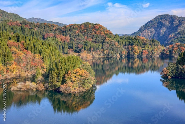 Fototapeta 湖と紅葉