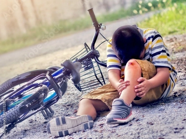 Obraz The boy was in an accident with a knee injury. The wound should be cleaned to prevent serious infections.
