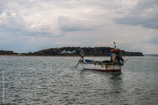 Fototapeta stara łódź rybacka