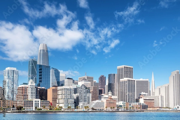Fototapeta Boat level view of San Francisco, California downtown district and its skyscrapers and San Francisco bay in early morning