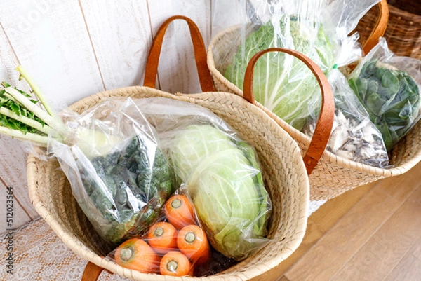 Fototapeta バスケットいっぱいの新鮮野菜