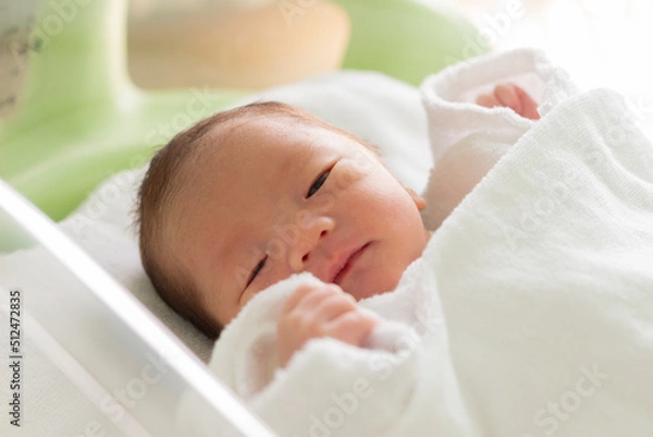 Fototapeta 生後間もない赤ちゃん　新生児