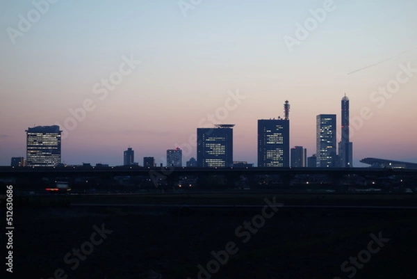 Obraz 芝川付近からのさいたま新都心のビル　埼玉県　さいたま市