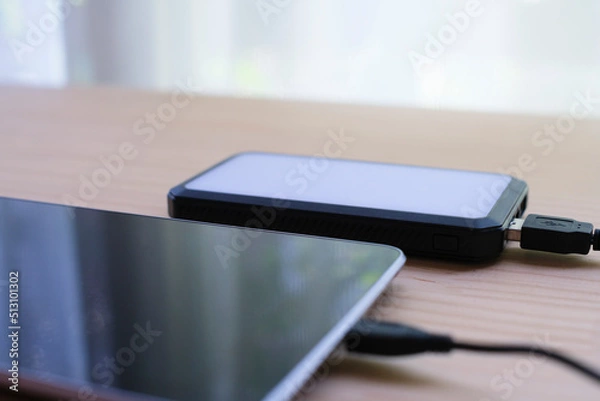 Obraz タブレットとモバイルバッテリー３