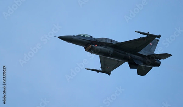 Obraz Amerykański odrzutowiec Airshow F-16, samolot wielozadaniowy jastrząb, niebo pokaz lotniczy viper 