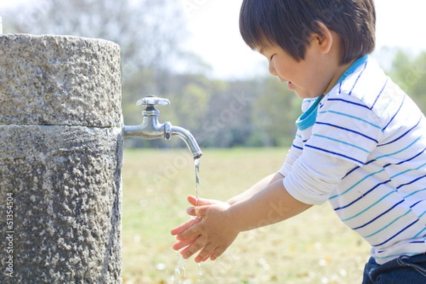 Obraz 手洗いする子供