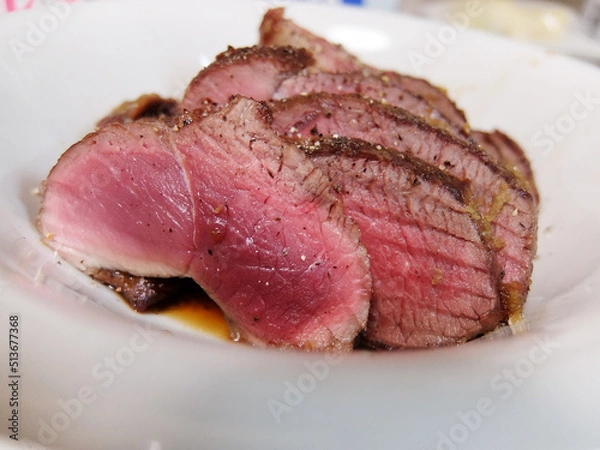 Fototapeta 狩猟で捕獲した鹿肉のロースト