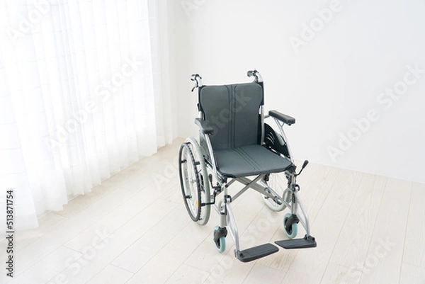Fototapeta 室内の無人の車椅子