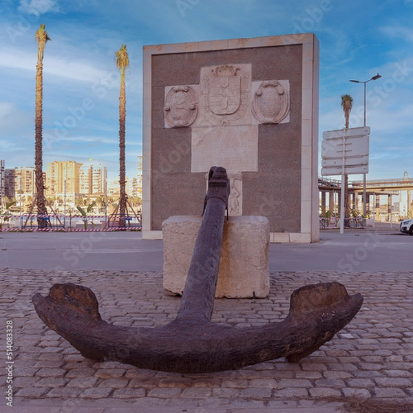 Obraz Liegender Anker vor Gedenktafel im Hafen von Malaga
