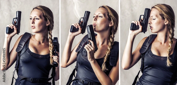 Obraz woman holding two hand gun