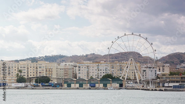 Obraz Frachthafen in Malaga mit Frachtschuppen und Riesenrad auf der rechten Seite