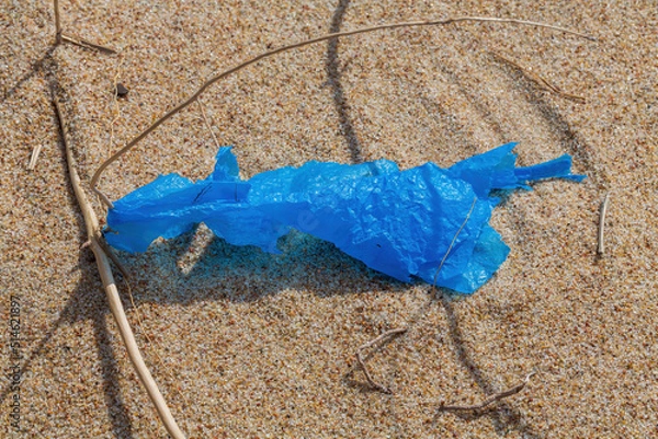 Fototapeta Alien Object on the Beach 9
