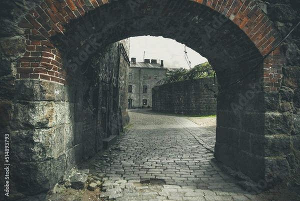 Obraz tunnel on the street of the old city. architecture of ancient town
