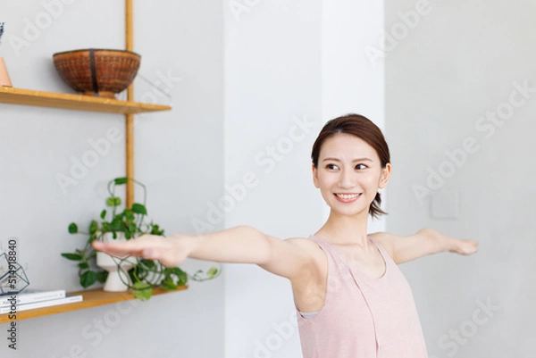 Fototapeta ヨガをする女性