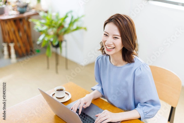 Obraz 在宅勤務をする女性