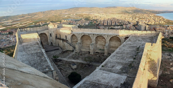 Fototapeta castello in collina