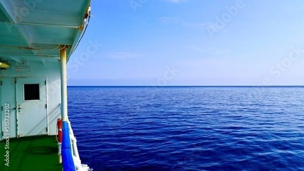 Obraz フェリーきずなから見える厳原港と対馬の海