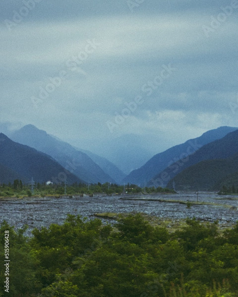 Obraz River between mountains