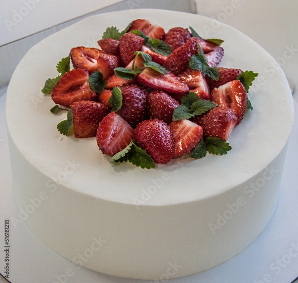 Obraz white round cake with sliced strawberries on top