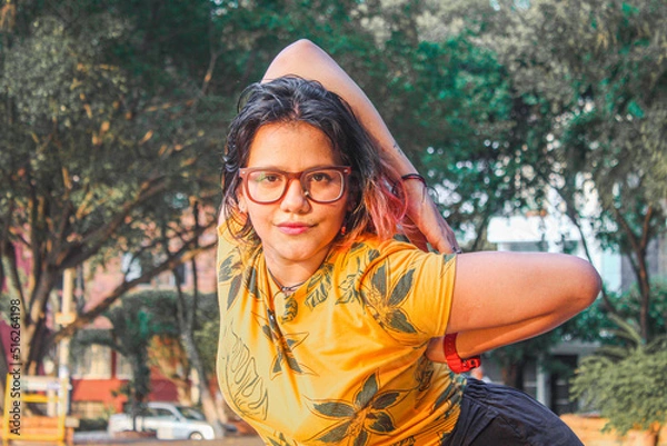 Fototapeta mujer flexible posando 