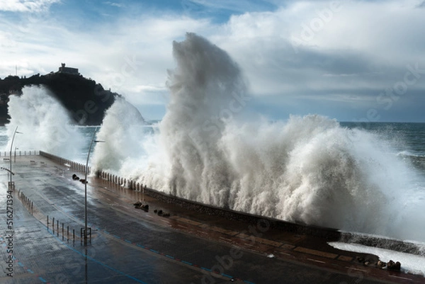 Obraz Waves breaking on New Promenade of Donostia-San Sebastian, Spain