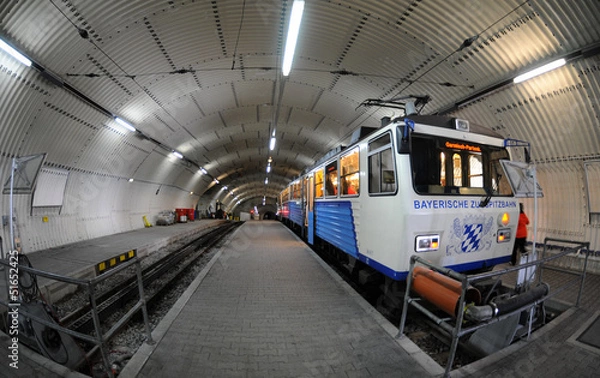 Obraz Triebwagen im Gletscher-Bahnhof Zugspitze