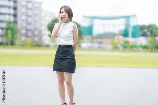 Fototapeta スマートフォン女性