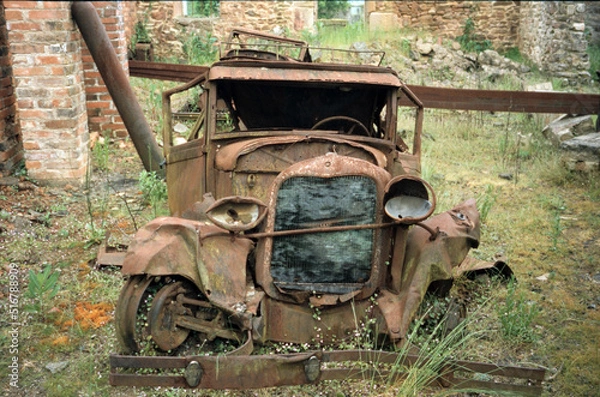 Obraz rusty vintage car wreck