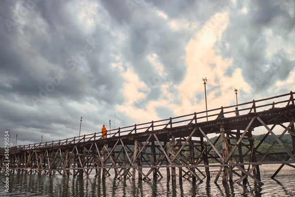 Obraz Wooden bridge in Sangkhlaburi district Thailand is a community of indigenous Mon people with old culture. It is natural and a tourist destination.