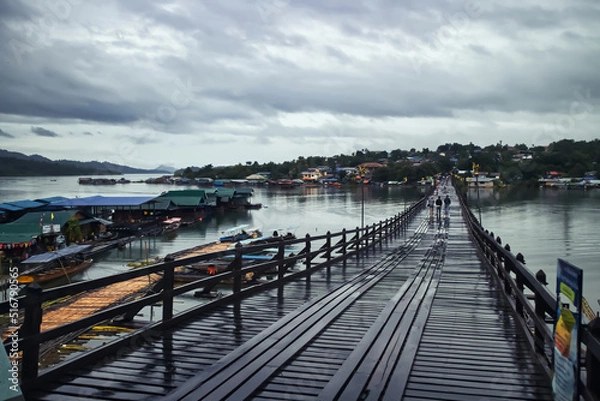 Obraz Wooden bridge in Sangkhlaburi district Thailand is a community of indigenous Mon people with old culture. It is natural and a tourist destination.