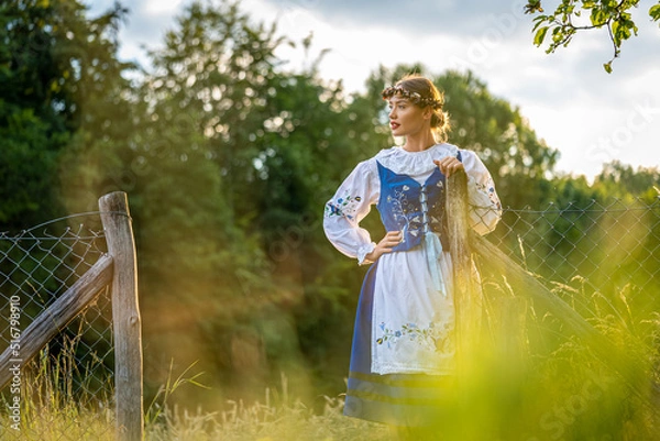 Fototapeta Piękna Kaszubka w stroju ludowym na Kaszubach