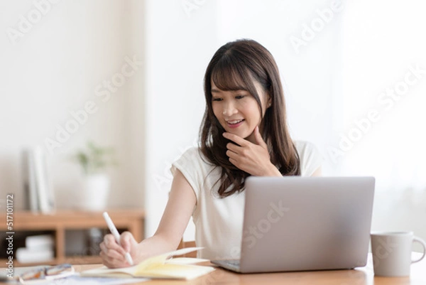 Fototapeta 在宅ワークする女性