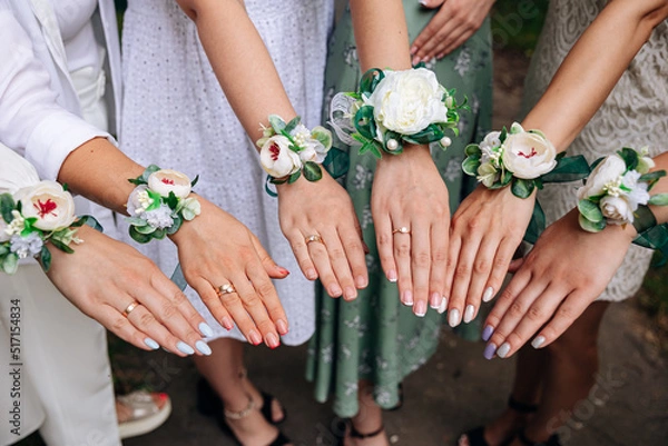 Obraz Boutonnieres on the hands of beautiful and young friends in green and white colors