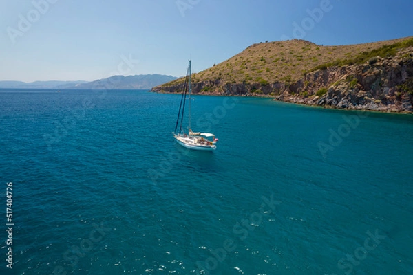 Fototapeta Wyspa Aegina w Grecji, widok z góry z drona. Widok na piekne morze śródziemne.