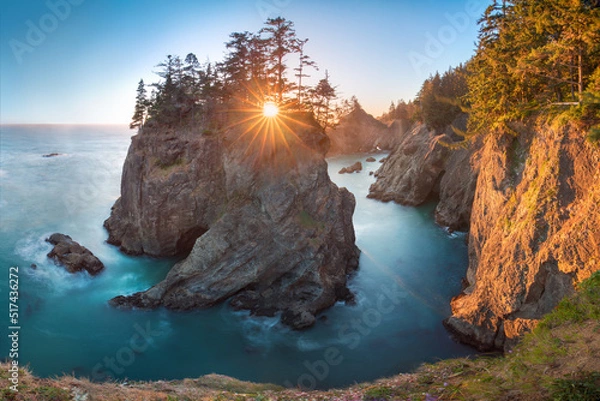 Fototapeta Sunset at Natural Bridges along Samuel H. Boardman State Scenic Corridor, Oregon during a golden hour sunset - sunbeams through trees with dense vegetation.
Beautiful seascape with rocks. West Coast 