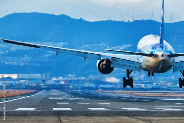 Obraz 着陸する航空機・大阪国際空港（伊丹空港）,大阪府豊中市