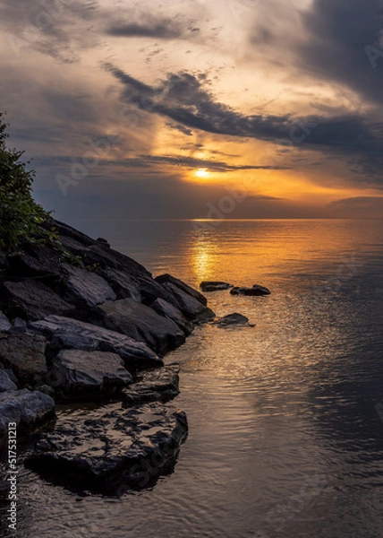 Obraz Gorgeous, dramatic sunset over water