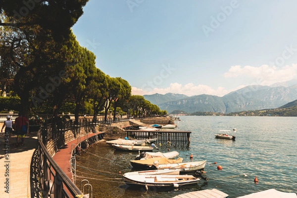 Fototapeta Lake side in Lake Como