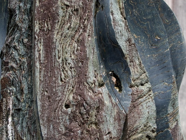 Obraz 岩を割って作られたモニュメント
