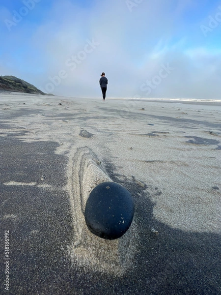 Obraz walking on the beach